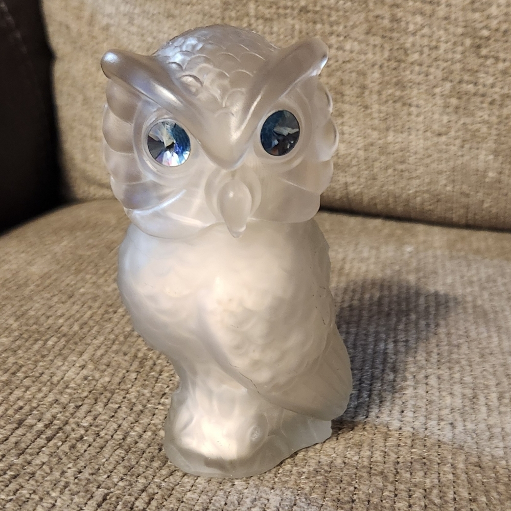 Vintage Avon Snow Owl Moonwind Powder Sachet